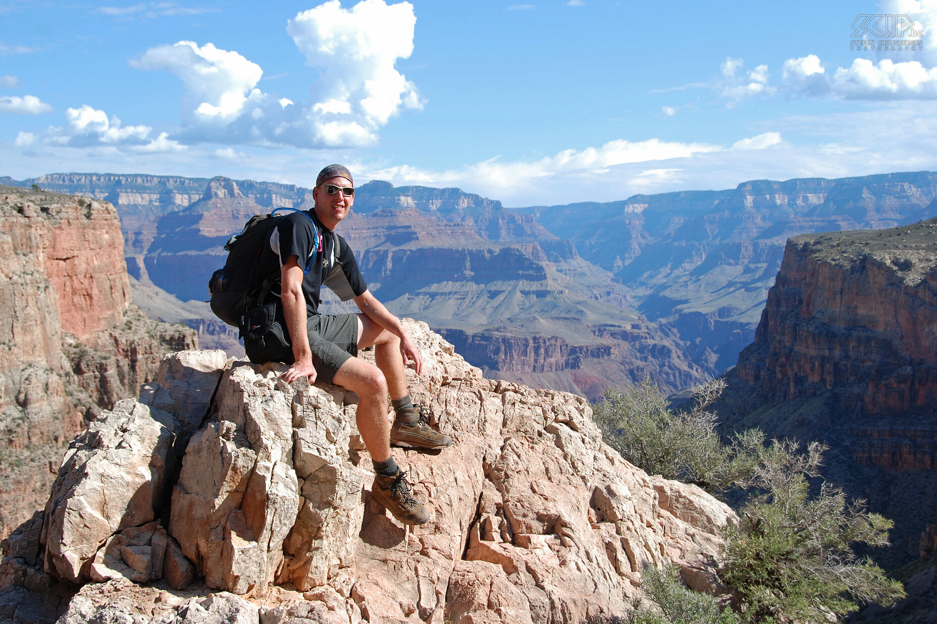 Grand Canyon - Bright Angel Trail - Stefan De Bright Angel Trail is een van de populairste wandelroutes in de Grand Canyon. Tot aan Indian Garden is het een afdaling van bijna 1000m. Wij wandelen nog verder naar Plateau Point waarna we terug aan de lange klim beginnen. De route vanaf de South Rim tot aan Plateau Point en terug is 20km. Stefan Cruysberghs